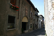 Europe, italy, italian, northern, northern italy, lombardy, brescia, sirmione, garda, lake garda, lake, lakes, street, streets, architecture.