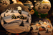 Europe, germany, german, bavaria, munich, market, markets, market stall, market stalls, snow, snow scene, snow scenes, christmas, christmas scene, christmas scenes, decoration, decorations, christmas decoration, christmas decorations, ball, balls, christmas tree, christmas trees, FF25,