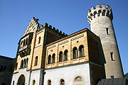 Europe, germany, bavaria, architecture, castle, castles, palace, palaces, fussen, neuschwanstein, schloss neuschwanstein, neuschwanstein castle, tower, towers, arch, arches, archway, archways, window, windows, courtyard, courtyards.