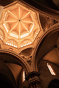 Europe, Spain, Spanish, Valencia, plaza, plazas, plaza de la virgen, virgin, virgins, cathedral, cathedrals, miguelete, cathedral miguelete, miguelete cathedral, architecture, religion, religious, religious building, religious buildings, dome, domes, FF25,