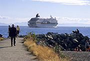 Canada, british columbia, vancouver, ambleside park, transport, transportation, vehicle, vehicles, ship, ships, shipping, vessel, vessels, cruise ship, cruise ships, liner, liners, alaska, RW59,