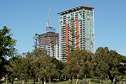 Australia, qld, queensland, gold coast, architecture, highrise, high-rise, high rise, skyscraper, high-rise, high-rise building, high-rise buildings, building, buildings, skyscrapers, machinery, crane, cranes, apartment, apartments, condo, condos, condominium, condominiums, flat, flats, industry, construction, construction industry, building industry, construction site, constructions sites, building site, building sites.