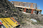 Australia, qld, queensland, gold coast, sign, signs, pacific pines, industry, construction, construction industry, building industry, construction site, constructions sites, building site, building sites, house, houses, housing.