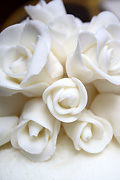 Marriage, marriages, wedding, weddings, food, cake, cakes, wedding cake, wedding cakes, icing, iced, rose, roses, ceremony, ceremonies.