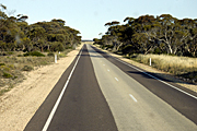 VIEW ALONG THE STRAIGHT EYRE HIGHWAY, SOUTH AUSTRALIA