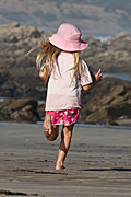 Australia, sa, south australia, adelaide, Middleton, middleton beach, beach, beaches, seashore, seashores, shoreline, shorelines, people, child, children, girl, girls, female, females, run, runs, running, runner, runners, hat, hats