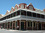 Australia, WA, Western Australia, fremantle, architecture, hotel, hotels, pub, pubs, balcony, balconies, post, posts, arch, arches, archway, archways, JS78,
