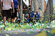 Australia, New South Wales, sydney, parade, parades, olympics, olympiad, olympiads, celebrate, celebrating, celebration, celebrations, olympic games, athlete, athletes, beijing, crowd, crowds, paper, litter, littering, litters.