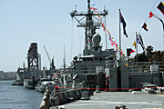 Australia, New South Wales, sydney, transport, ship, ships, shipping, navy, naval, australian navy, garden island, dock, docks, manoora, hmas manoora, flag, flags, dockyard, dockyards, armed forces.