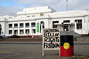 Australia, act, Canberra, architecture, great dividing range, parliament, parliament house, parliament houses, flag, flags, aboriginal, road, roads, sealed, sealed road, sealed roads, aboriginal flag, aboriginal flags, protest, protests, demonstration, demonstrations, architecture, government, sign;signs.