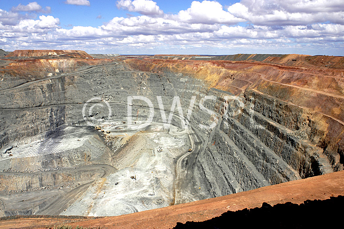 stock photo image: Australia, WA, Western Australia, mine, mines, mining, goldfields, gold mine, gold mines, gold mining, Kalgoorlie, Boulder, open cut, open cut mine, open cut mines, open cut mining.