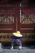 Asia, asian, china, chinese, people, beijing, temple, temples, temple of heaven, read, reads, hat, hats, step, steps, reading, woman, women, female, females, newspaper, newspapers, paper, gate, gates.