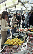 Market, markets, fruit, shop, shopping, market stall, market stalls, crowd, crowds, Australia, Sport pictures, Sports, balloon images, hot air balloons