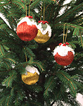 Christmas, christmas scene, christmas scenes, christmas tree, christmas trees, christmas decoration, christmas decorations, bauble, baubles, christmas bauble, christmas baubles.