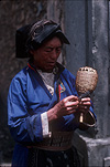Asia, China, people, woman, Women, Asian woman, Asian women, female, females, asian, asians, asian people, spin, spins, spinning, spinning wool, grasslands, the grasslands, tibetan, tibetans, tibetan people, craft, crafts.