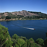 Australia, South Australia, SA, gambier, mountain, mountains, Mount Gambier, Lake, Lakes, Valley Lake, crater, Crater lake, Crater lakes, water, boat, boats, boating, speed boat, speed boats, water.