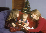 Mother, Mothers, people, woman, Women, people, child, children, baby, babies, sibling, siblings, parent, parents, parenting, parenthood, mother and child, mother and children, mothers with children, christmas, christmas time, christmas scene, christmas scenes, AM04,