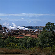 Australia, Qld, Queensland, Gladstone, Alumina, Alumina smelter, Alumina smelters, smelter, smelters, Aluminium production, Aluminium, Comalco, Aluminium plant, Aluminium plants, Queensland Alumina Bauxite refinery, refinery, refineries, smoke, pollution, air pollution, pollute, pollutes, polluting.