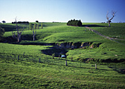 Australia, New South Wales, Orange, rural, rural scene, rural scenes, farm land, farming land, hill, hills, green hill, green hills, rolling hill, rolling hills, erode, erodes, erosion, soil, soil erosion.