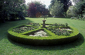Garden, gardens, Lawn, Lawns, topiary, sundial, sundials, time, timekeeping, hedge, hedges, hedging, buxus, circle, circles, circular.