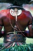 Png, papua new guinea, new guinea, mount hagen, mt hagen, western highlands, western highlands province, man, men, male, males, ceremony, ceremonies, people, belt, belts, necklace, necklaces, jewellery.