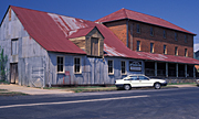 Australia, new South Wales, nsw, uralla, town, towns, country town, country towns, architecture, museum, museums, road, roads, sealed road, sealed roads.
