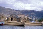South america, architecture, peru, peruvian, titicaca, lake, lakes, lake titicaca, boat, boats, boating, watercraft, row boat, row boats, rowboat, rowboats, rowingboat, rowingboats, rowing boat, rowing boats, reed, reeds, reed boat, reed boats, lake, lakes, house, houses, housing.