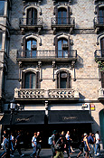 Europe, spain, barcelona, paseig de gracia, people, shop, shops, shopping, retail, retail industry, architecture, balcony, balconies, FF25,