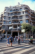 Europe, spain, barcelona, shop, shops, shopping, retail, retail shop, retail shops, retail industry, clothing, clothing shop, clothing shops, retail, retail shop, retail shops, boutique, boutiques, architecture, casa mila, mila house, la pedrera, antoni gaudi, gaudi, passeig de gracia, architecture, apartment, apartments, flat, flats, balcony, balconies, shutter, shutters, window, windows, window shutter, window shutters, FF25,