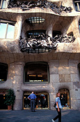 Europe, spain, barcelona, shop, shops, shopping, retail, retail shop, retail shops, retail industry, clothing, clothing shop, clothing shops, retail, retail shop, retail shops, boutique, boutiques, architecture, spanish, window, windows, passeig de gracia, casa mila, apartment, apartmens, flat, flats, FF25,