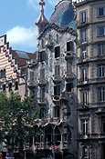 Europe, spain, barcelona, shop, shops, shopping, retail, retail shop, retail shops, retail industry, clothing, clothing shop, clothing shops, retail, retail shop, retail shops, boutique, boutiques, architecture, spanish, window, windows, passeig de gracia, casa mila, apartment, apartmens, flat, flats, FF25,