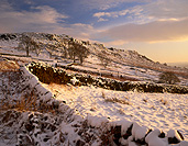 Europe, Western Europe, UK, Britain, British Isles, England, United Kingdom, Great Britain, derbyshire, winter, snow, winter scene, winter scenes, peak, peak district, baslow, baslow edge, wall, walls, snow scene, snow scenes, FF25,