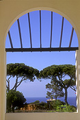Portugal, Algarve, The Algarve, hotel, hotels, courtyard, courtyards, arch, arches, archway, archways, architecture, tree, trees, sea, seas, ocean, oceans, water, coast, coasts, coastal, bar, bars.