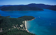 Australia, qld, queensland, aerial, aerials, happy bay, long island, long island national park, club crocodile, National Park, National Parks, club crocodile resort, resort, resorts, holiday resort, holiday resorts, happy bay, bay, bays, coast, coastal, coastline, coastlines, water.