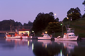 Australia, New South Wales, narooma, mood, mood scene, mood scenes, wagonga, wagonga inlet, wagonga lake, lake, lakes, estuary, estuaries, boat, boats, boating, moored, moored boat, moored boats.