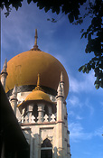 Singapore, architecture, mosque, mosques, religion, religious building, religious buildings, sultans mosque, minaret, minarets, dome, domes, sultan, sultans.