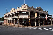 Australia, New South Wales, Dorrigo, dorrigo hotel, hotel, hotels, pub, pubs, architecture, sign, signs, pedestrian, pedestrians, pedestrian crossing, pedestrian crossings, zebra crossing, zebra crossings, motel, motels.