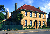 Australia, tas, tassie, tasmania, oatlands, white horse inn, inn, inns, hotel, hotels, pub, pubs, architecture, callington mill, mill, mills, chimney, chimneys.