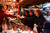 Europe, Germany, Bonn, Altstadt, Altstadt market, Altstadt markets, market, markets, market stall, market stalls, people, ornament, ornaments, christmas, christmas scene, christmas scenes, shop, shops, shopping, shopper, shoppers, FF25,