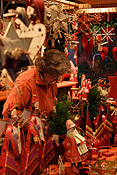 Europe, Germany, Bonn, Altstadt, Altstadt market, Altstadt markets, market, markets, market stall, market stalls, people, woman, women, female, females, christmas, christmas scene, christmas scenes, shop, shops, shopping, shopper, shoppers, toy, toys, FF25,