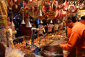 Europe, Germany, Bonn, Altstadt, Altstadt market, Altstadt markets, label, labels, market, markets, market stall, market stalls, christmas, christmas scene, christmas scenes, people, sweet, sweets, candy, candies, nut, nuts, FF25,
