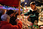 Europe, Germany, Cologne, stall, stalls, market stall, market stalls, Altstadt, Altstadt market, Altstadt markets, christmas, christmas scene, christmas scenes, people, woman, women, female, females, shopper, shoppers, shopping, FF25,
