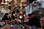 Europe, Austria, innsbruck, christmas, christmas scene, christmas scenes, market, markets, people, souvenir, souvenirs, FF25,