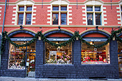Europe, France, Lille, Vieux lille, architecture, shop, shops, retail, retail industry, souvenir, souvenirs, window, windows, arch, arches, archway, archways, FF25,