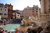 Europe, Italy, Italian, Rome, trevi, trevi fountain, fountain, fountains, architecture, column, columns, pillar, pillars, water, people, crowd, crowds, FF25,