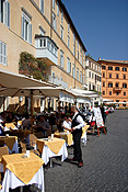 Europe, Italy, Italian, architecture, Rome, piazza, navona, piazza navona, café, cafes, umbrella, umbrellas, table, tables, man, men, male, males, waiter, waiters, FF25,