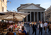 Europe, Italy, Italian, Rome, architecture, pantheon, café, cafes, table, tables, umbrella, umbrellas, people, crowd, crowds, FF25,