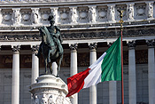 Europe, Italy, Italian, Rome, architecture, statue, statues, victor emmanuel, victor emmanuel monument, monument, monuments, pillar, pillars, column, columns, statue, statues, flag, flags, italian flag, italian flags, horse, horses, FF25,