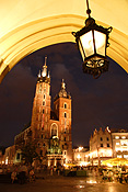Poland, Cracow, krakow, architecture, church, churches, religion, religious, religious building, religious buildings, hall, halls, cloth, cloth hall, st mary, saint mary, church of st mary, church of saint mary, saint, saints, arch, arches, archway, archways, lamp, lamps, light, lights, lighting, street lamp, street lamps, street light, street lights, street lighting, FF25,