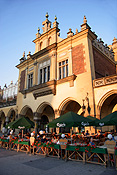 Poland, Cracow, krakow, architecture, hall, halls, cloth, cloth hall, restaurant, restaurants, people, umbrella, umbrellas, FF25,